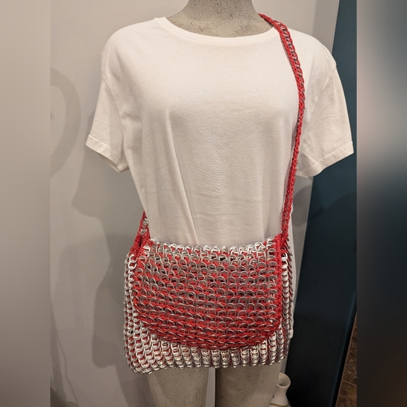 Rare vintage aluminum pop can tab crocheted purse large size capacity Silver/Red - Picture 17 of 17